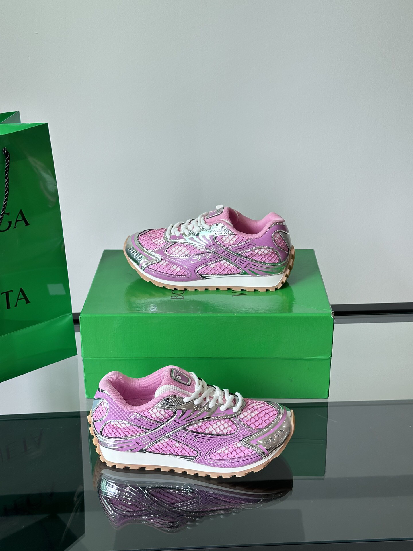 b0tte*a Ven*ta orbit sneaker