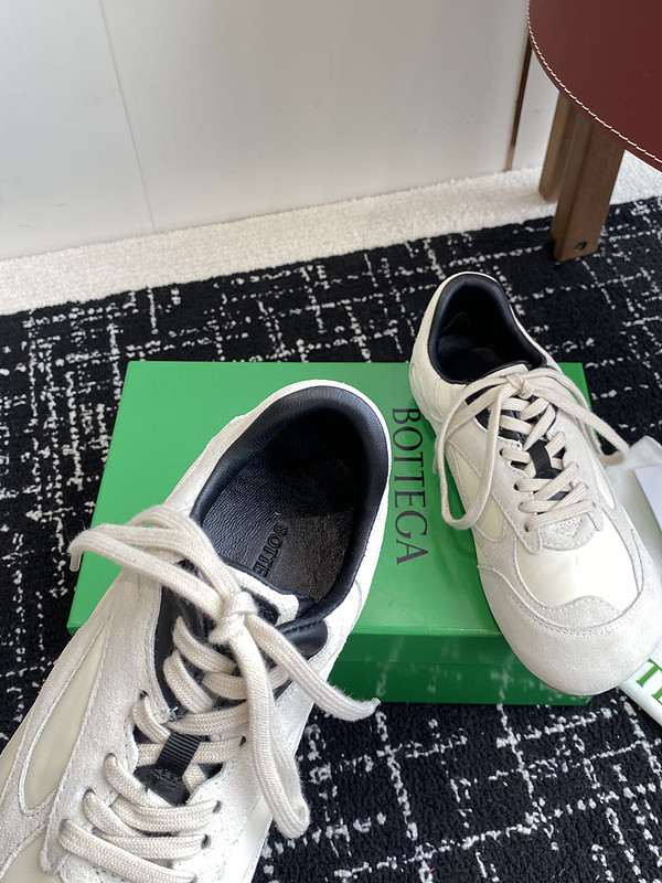 b0tte*a Ven*ta sneaker