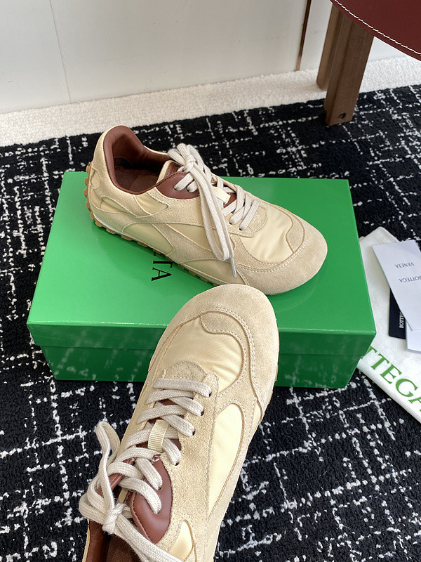 b0tte*a Ven*ta sneaker