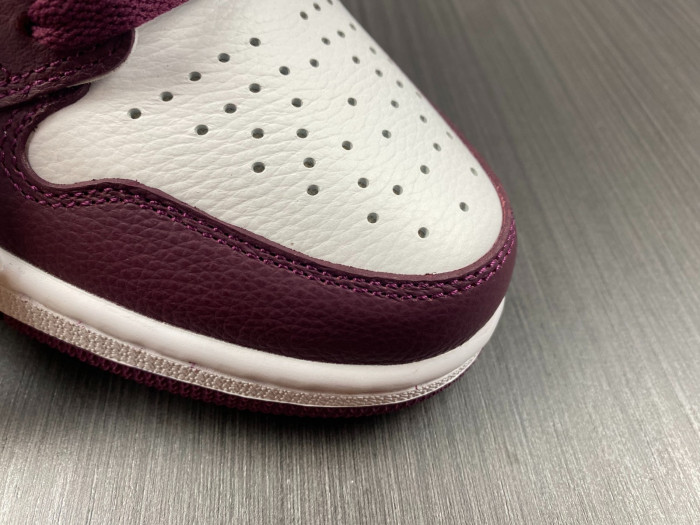 Air Jordan 1 High OG “Bordeaux” 555088-611