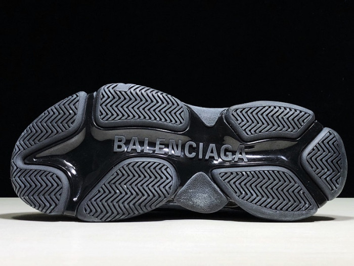 BLCG Wmns Triple S Trainer 
