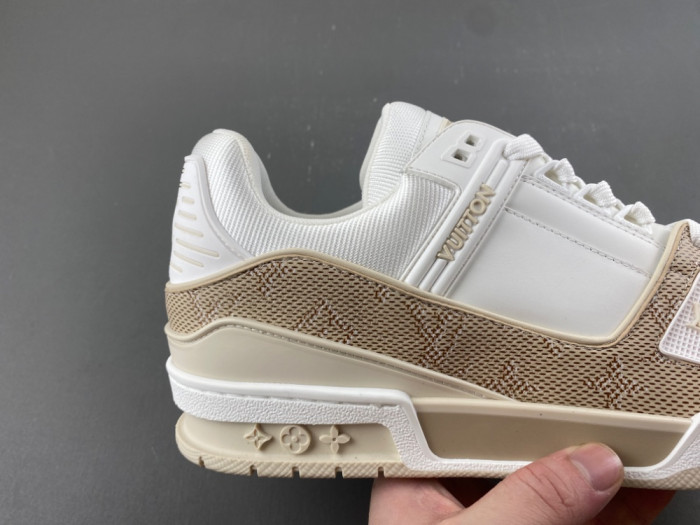 l0vis Vvtt0n lv trainer