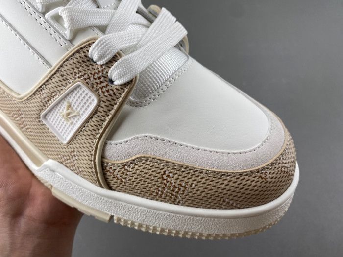 l0vis Vvtt0n lv trainer