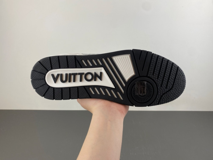 l0vis Vvtt0n lv trainer black