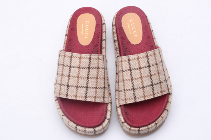 G*u*i slippers