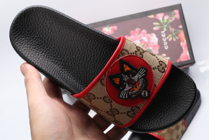 G*u*i slippers