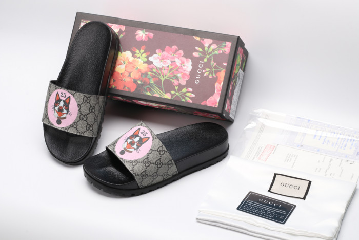 G*u*i slippers