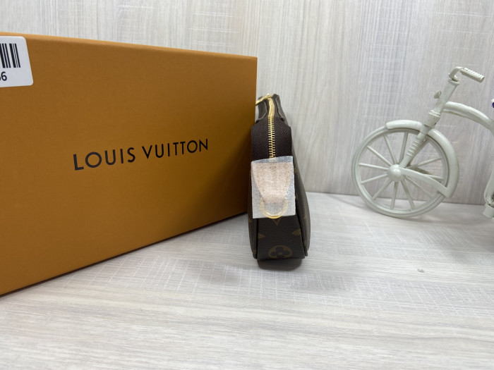 LV Pochette Accessoires