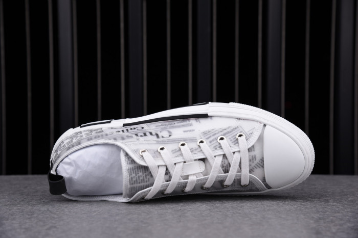 DR B23 Low Top Oblique Sneaker