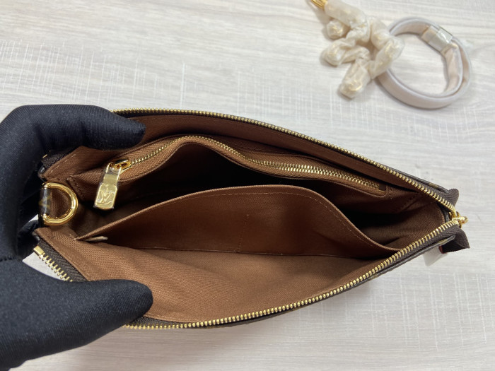 LV Pochette Accessoires
