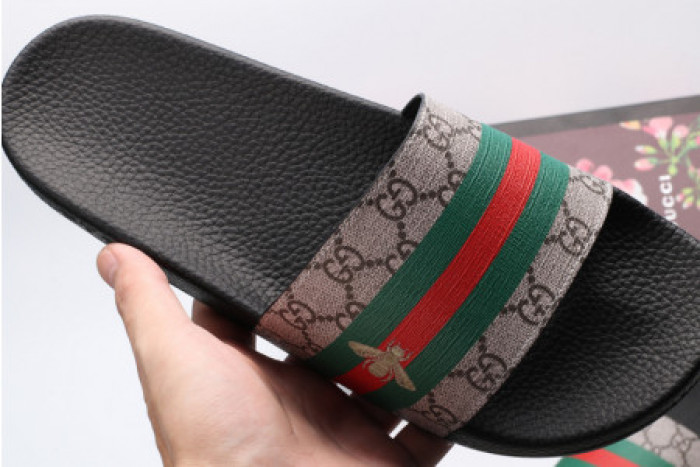 G*u*i slippers