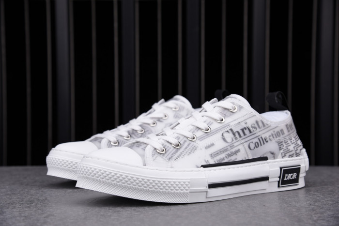 DR B23 Low Top Oblique Sneaker