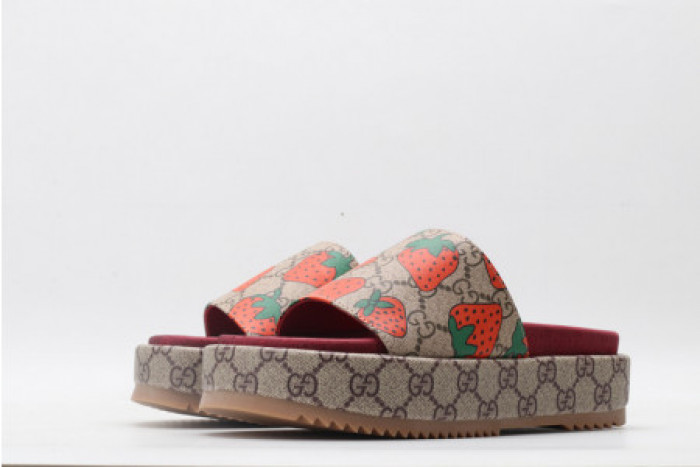 G*u*i slippers