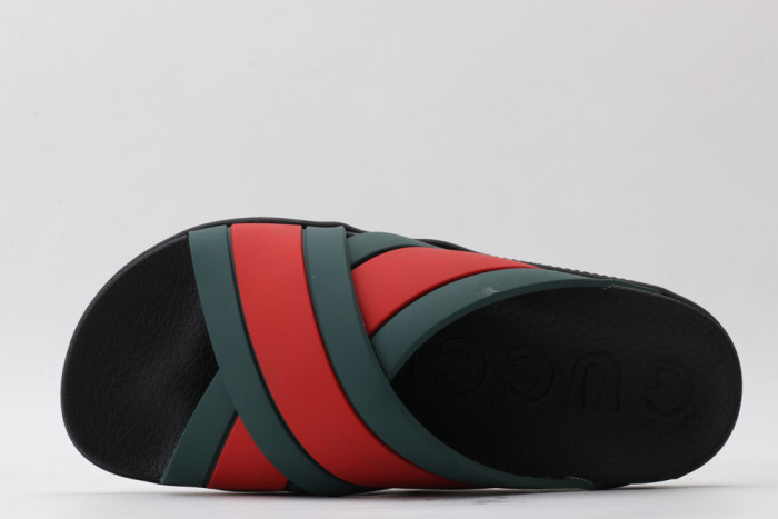 G*u*i slippers