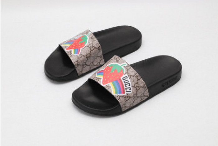 G*u*i slippers