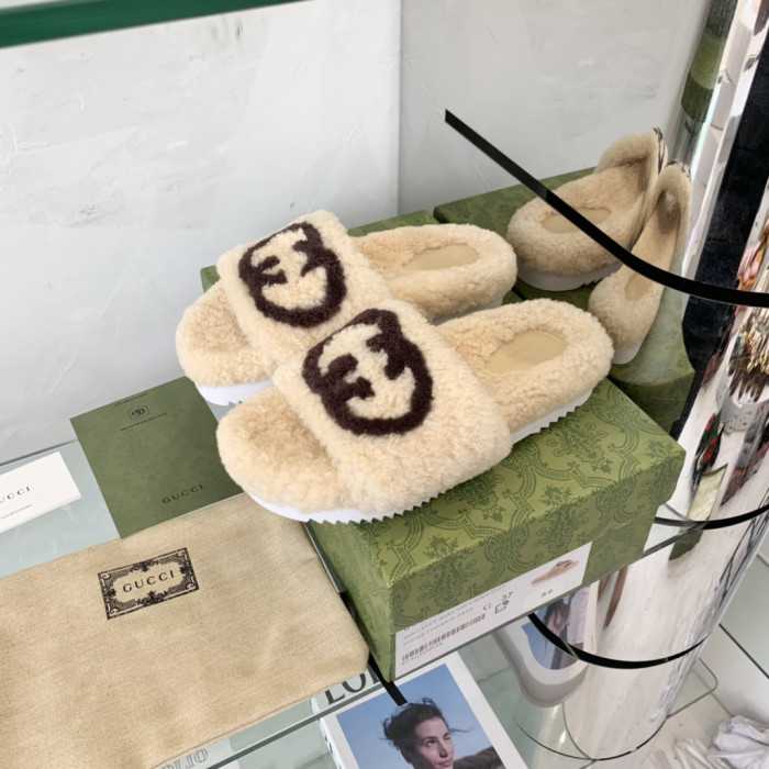 G*u*i slipper
