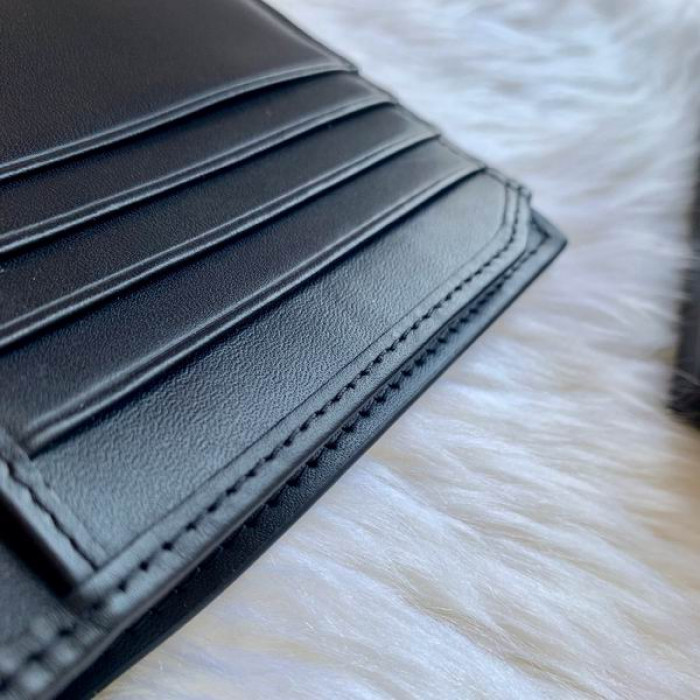 G*u*i wallet 451268 11*9